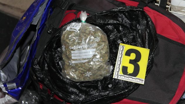 Krom pervitinu policist zajistili tak necelch 170 gram marihuany.
