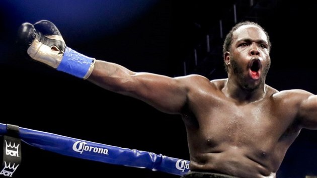 Bermane Stiverne slaví titul profesionálního mistra svta v tké váze.