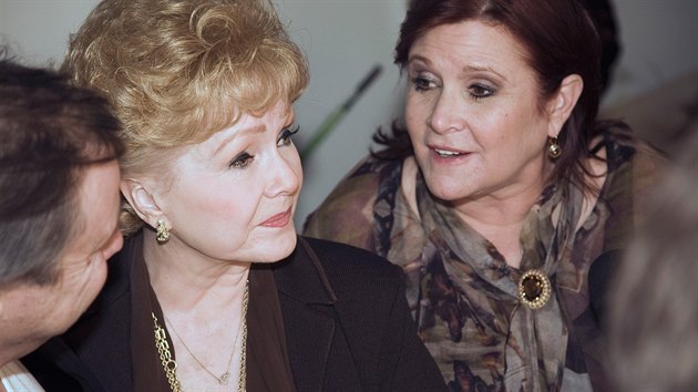 Debbie Reynoldsov a Carrie Fisherov (12. ervence 2010)