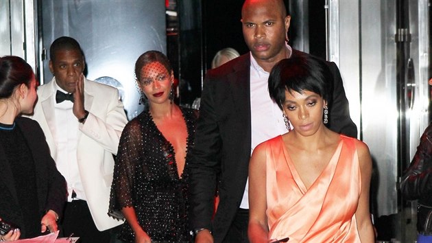 Jay-Z, Beyonc a jej sestra Solange (6. kvtna 2014)
