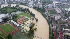 Velká voda ve mst Zenica na leteckých zábrech bosenské armády (16. kvtna...