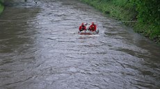 Hasi�i pátrají po zmizelém vodákovi na �ece Lubin�.