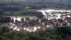 Letecké snímky zaplaveného bosenského msta Oraje (18. kvtna)