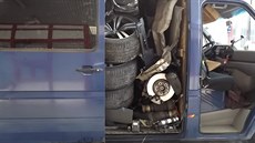 Dodávka ukrývající rozebrané BMW