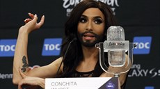 Rakouský travesti zpěvák Thomas Neuwirth vystupuje jako zpěvačka Conchita...