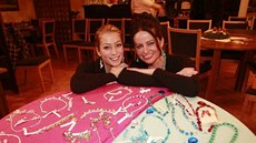 Adriana Sobotová s p�ítelkyní svého syna Bárou (2007)