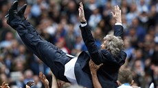 Manuel Pellegrini, trenér Manchesteru City, p�i oslavách titulu.