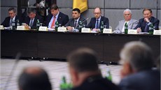 �pi�ky ukrajinské politiky se se�ly v Charkov�, proruské separatisty v�ak nikdo