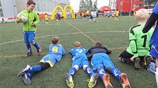 Mladí hráči z Pacova sledují boj o třetí místo mladších žáků.