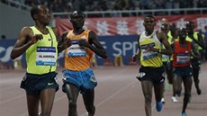 Yenew Alamirew vítzí v závod na 5 000 metr pi Diamantové lize v anghaji. 