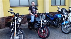 Luká� Brábník pracuje v elitní motocyklové �et� Hradní strá�e.