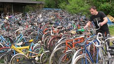 V Ji�ín� lidé nasbírali 373 jízdních kol pro kampa� Kola pro Afriku