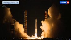 Start rakety Proton M, která se o dev�t minut dostala do problém� a sho�ela 160...