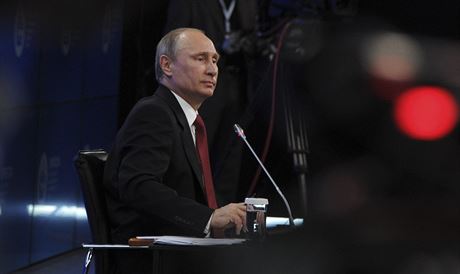 Ruský prezident Vladimir Putin na podnikatelském fóru v Petrohrad (23. kvtna...