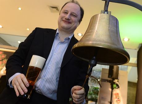 Slavnostním úderem na IPO zvon a naraením dobového sudu s pivem zahájil 28.