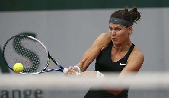 Lucie afáová se opírá do úderu v utkání 1. kola Roland Garros utkání proti...