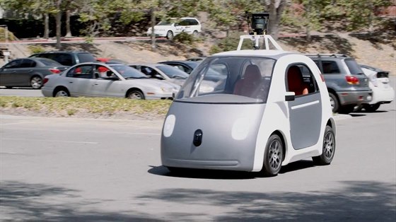 Zcela samostatné auto od společnosti Google nemá ani volant.