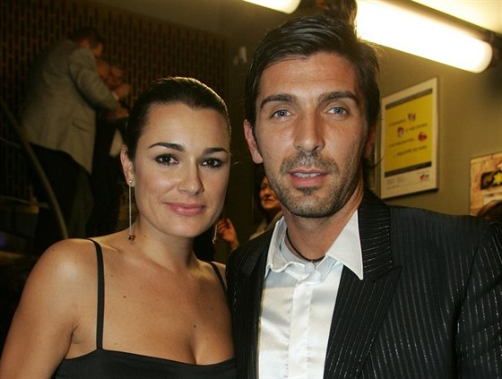 Alena eredová a Gianluigi Buffon se po tech letech rozvádjí.