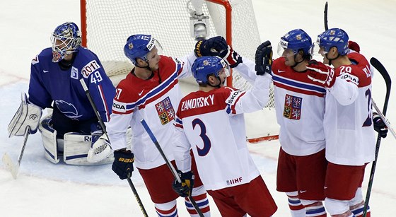 VÝHRA JE NA�E. �e�i slaví gól Jana Kolá�e, který rozhodl o vít�zství nad