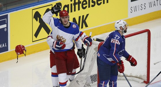JE TAM. Ruský útoník Jevgenij Malkin slaví gól proti Francii.  