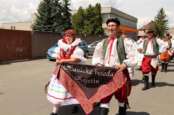 Hanácké kroje zddí Mstské kulturní stedisko Kojetín po místním rodákovi Janu...