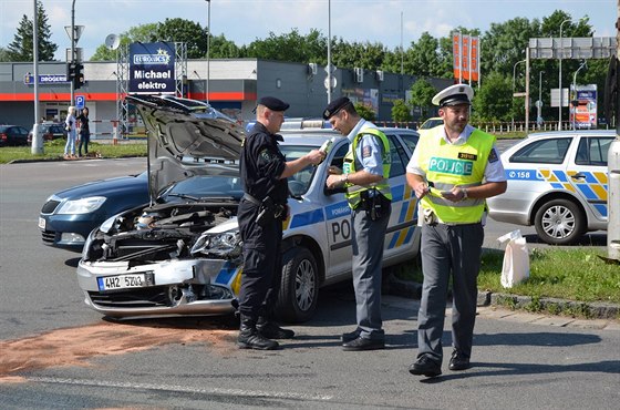 Nehoda policejního auta s dalším vozem se stala na křižovatce ulic Pilnáčkova a...