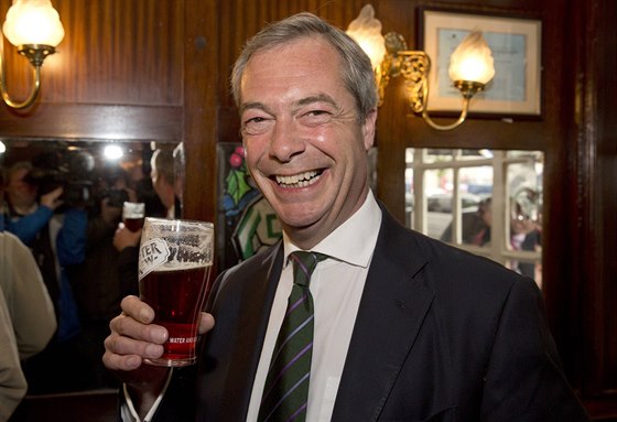 Pedseda Strany nezávislosti Spojeného království Nigel Farage.