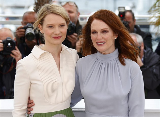 Julianne Moore (vpravo) a Mia Wasikowska si spolu zahrály v nemilosrdném...