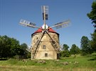 Vtrný mlýn Svtlík se jako poslední holandského typu v esku dochoval i s...