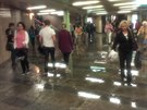 Hasii po pívalovém deti erpali vodu také z vestibulu stanice metra Mstek
