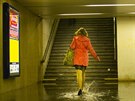 Voda stekla také do jednoho z vestibul metra stanice Mstek na Václavském...