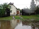 V Kamenném Újezdu na Rokycansku dopoledne voda sahala a k jednomu z dom (28....