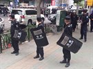 Policisté v ujgurské metropoli Urumi zablokovali pístup do oblasti, jí...