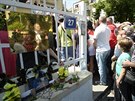 Stovky Ukrajinc ekaly 25. kvtna ve front ped ambasádou v Praze, kde volili...