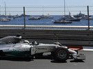 Lewis Hamilton z Mercedesu  pi tréninku na VC Monaka.
