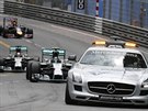 Mercedesy Nica Rosberga a Lewise Hamiltona a red bull Sebastiana Vettela...