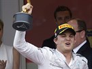 Nico Rosberg z Mercedesu slaví svj triumf ve VC Monaka.