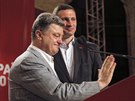 Prezidentský kandidát Petro Poroenko a pedseda strany UDAR Vitalij Kliko na...