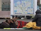 Téme na konci cesty. Stovky uprchlík v Calais na severu Francie ekají na...