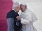 Pape Frantiek s Izraelským prezidentem imonem Peresem na letiti Bena...