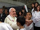Pape navtívil palestinský uprchlický tábor na pedmstí Betléma (25. 4. 2014).