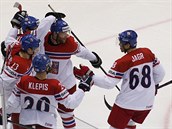 Čeští hokejisté slaví gól Tomáše Hertla ve čtvrtfinále MS proti USA.