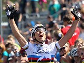 Nino Schurter slav triumf v zvod Svtovho pohru v Novm Mst.