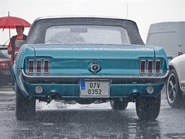 Sraz Ford Mustang na praském Letiti Václava Havla.