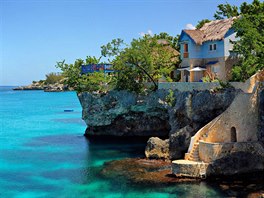 The Caves, Jamajka. Renomovaný hotel se rozkládá na labyrintu skal a jeskyní v...
