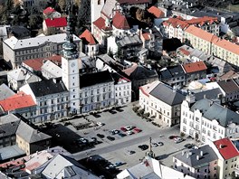 N�m�st� v Litovli s v�� radnice, pod kterou prot�k� jedno z ramen Moravy. V�...