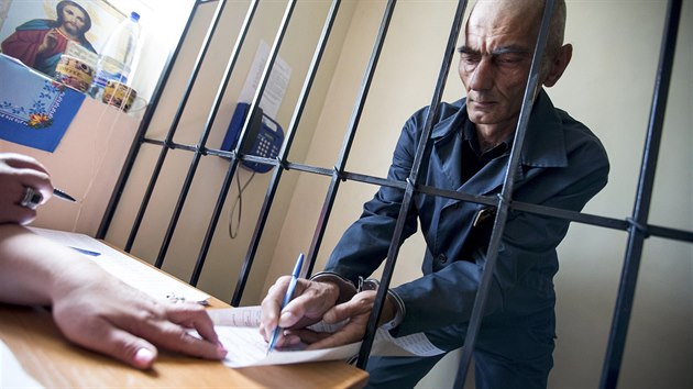Prezidenta volili i doivotn odsouzen vzni, kte si odpykvaj svj trest ve vznici v obci Volansk (25. kvtna 2014)