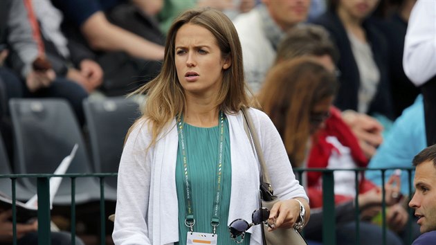 Kim Searsov, ptelkyn Andy Murrayho sleduje zpas svho milho ve 2. kole Roland Garros.