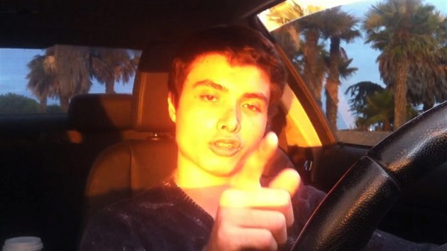 Záb�r z p�ísp�vku na You Tube, které zve�ejnil Elliot Rodger.