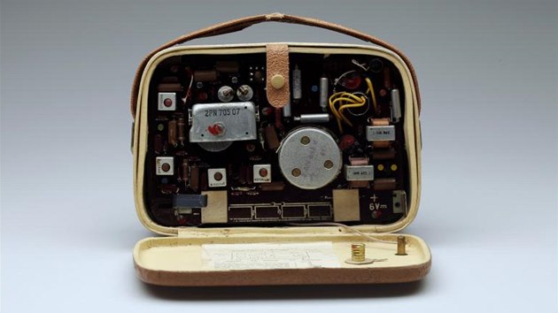 Tranzistorov rdio Tesla Comet 9 Commodore, vyrbno od roku 1958 (z vstavy Hudba a politika)